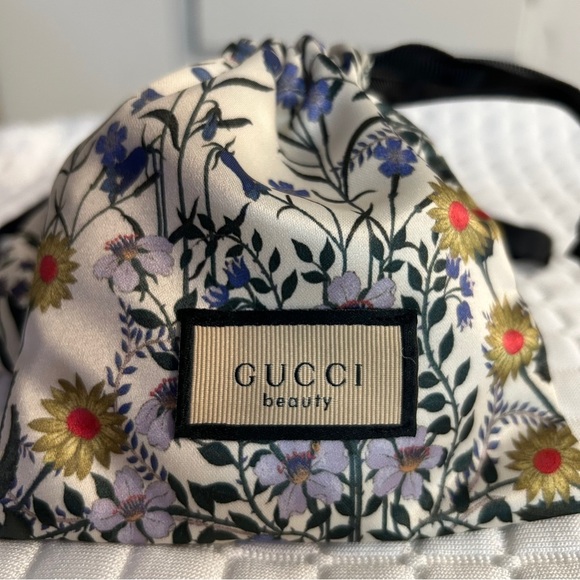 NWT Gucci Beauty Satin Scrunchie Set – 3-Pack w/ Floral Pouch - Picture 8 of 11